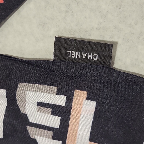 Chanel SILK Twilly - Picture 2 of 4